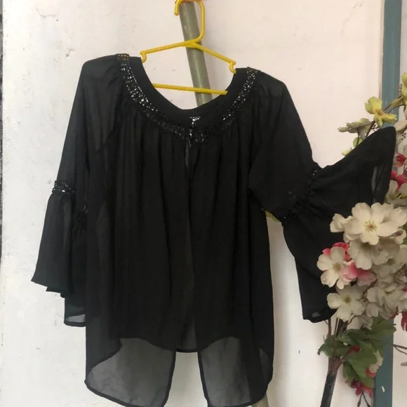 Monteau Los Angeles- Black top cum shrug - Picture 4 of 5